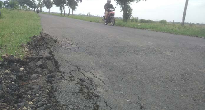 Baru 3 Bulan Perbaikan, Jalan Poros Suranenggala-Panguragan Ambrol