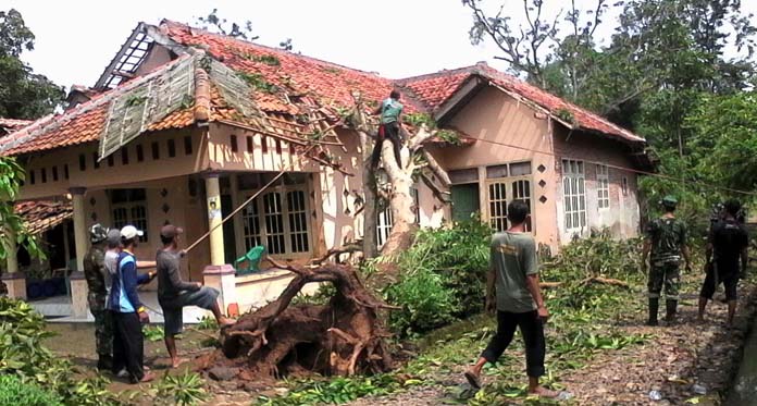 Terkendala Hujan, Dua Rumah Korban Puting Beliung Tak Bisa Ditempati