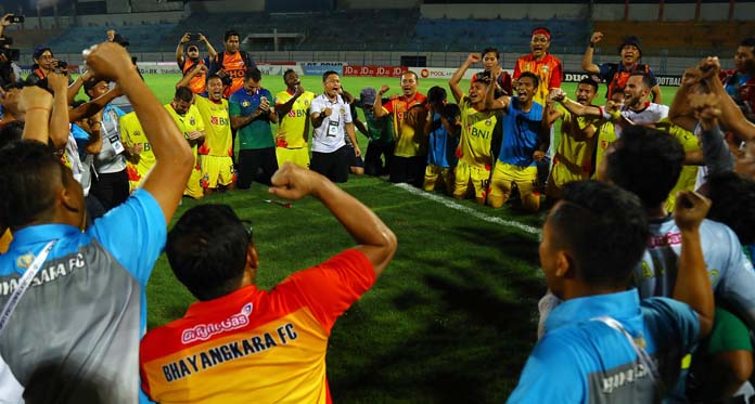 1 Madura United v Bhayangkara FC 3, Trofi Kontroversi