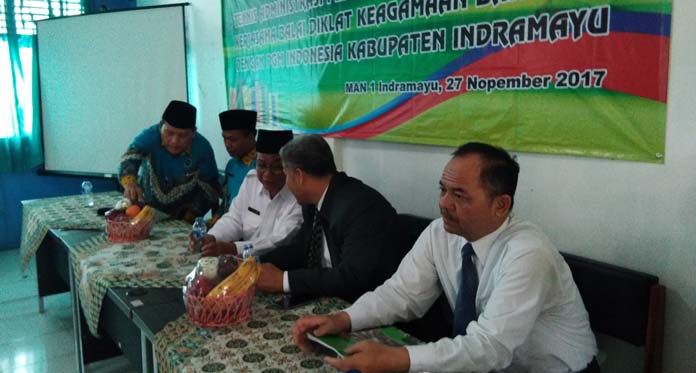 Guru Madrasah Belajar Pengelolaan Perpustakaan