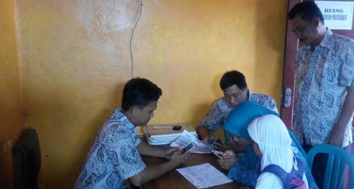 Warga Bingung Beredar Ajakan Tolak Registrasi SIM Card