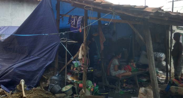 Belum Mampu Bangun Rumah Lagi, Sepekan Lebih Keluarga Ini Terpaksa Tidur di Tenda