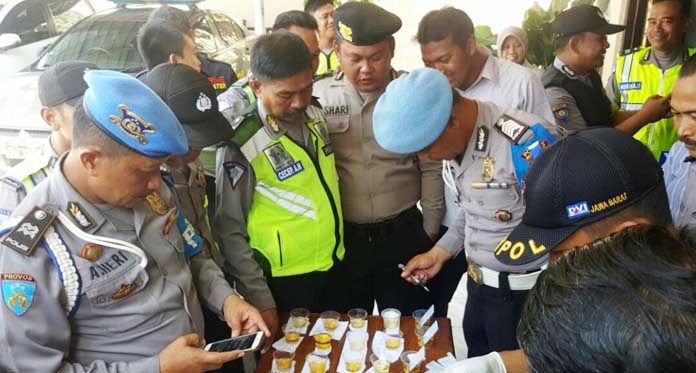 Pastikan Anggota Polsek Kandanghaur Tak Gunakan Narkoba, Dites Urine