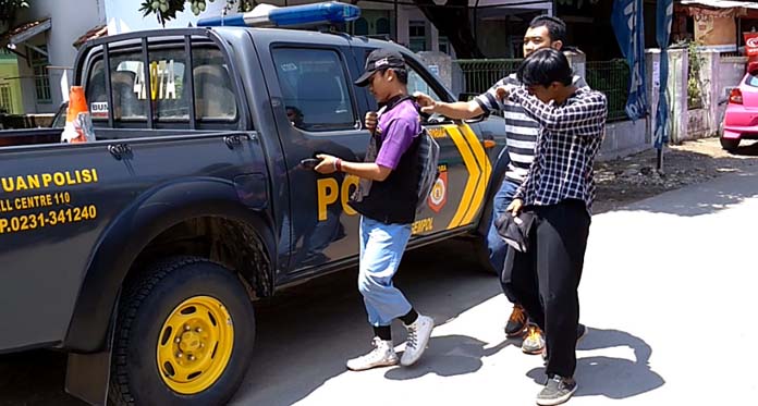 Tawuran, Dua Pelajar Terperangkap di Pemukiman Warga