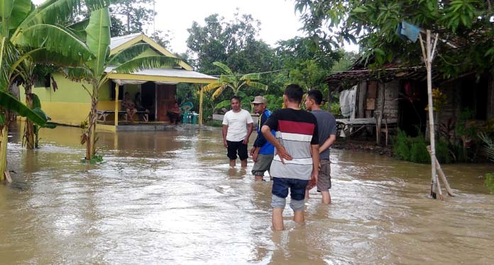 Sungai Cibuaya Meluap, Warga di Dua Desa Kecamatan Widasari Kebanjiran