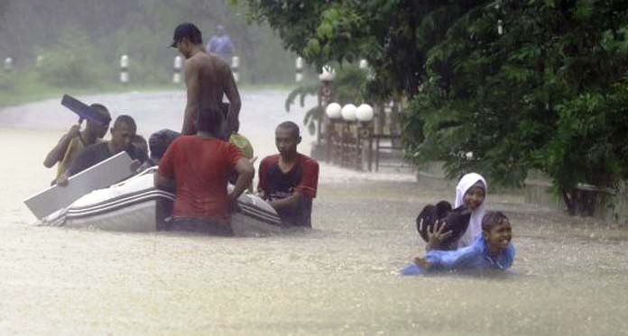 Siklon Tropis Cempaka Timbulkan Kerugian Ditaksir Triliunan Rupiah