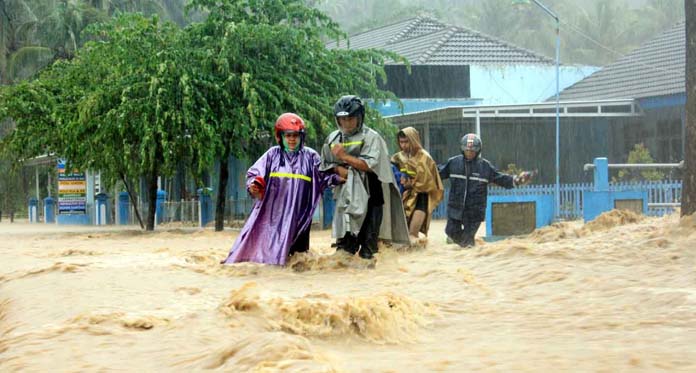 Waspada Siklon Tropis Cempaka, Sudah Belasan Orang Meninggal