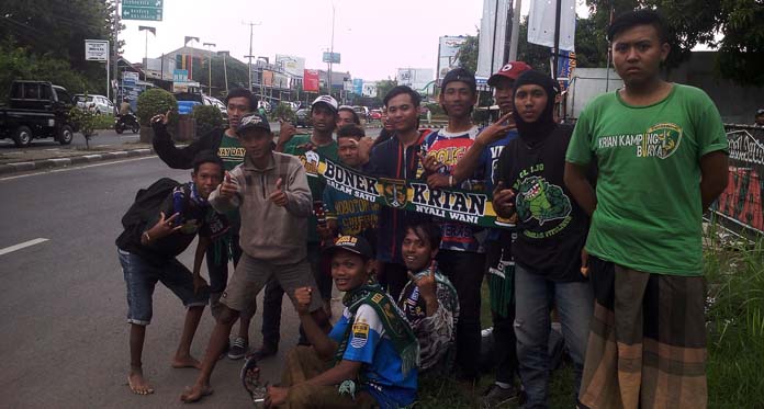 Bonek Krian Sidoarjo Rela Ngompreng, Ingin Persebaya Juara Liga 1