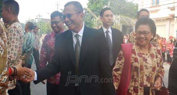 Dahlan Iskan Berjalan Kaki ke Lokasi Pernikahan Kahiyang Ayu-Bobby Nasution