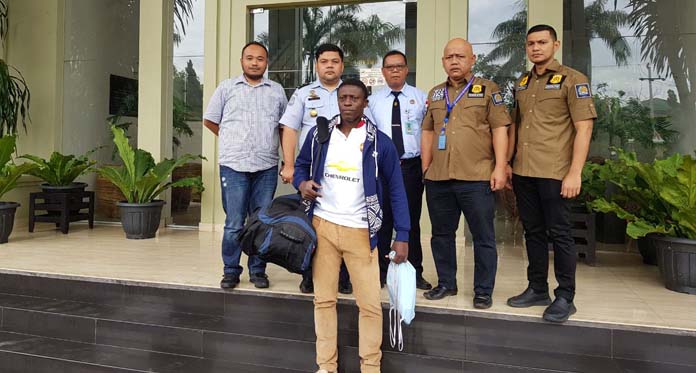 Salahi Izin Tinggal, Imigrasi Cirebon Deportasi Warga Nigeria
