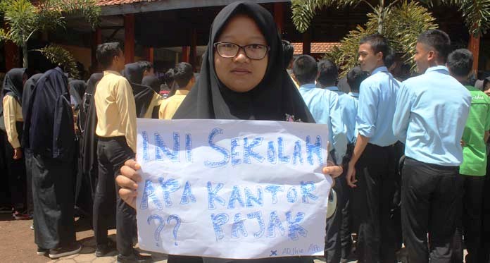 Siswa SMKN 1 Lemahabang Protes Dana Partisipasi Pendidikan