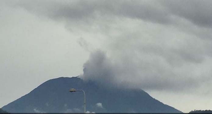 Gunung Agung Meletus, Masyarakat Diimbau Tetap Tenang