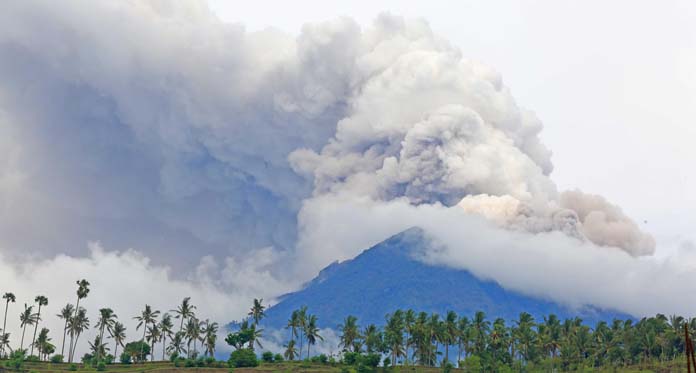 Gunung Agung Meletus, Pariwisata Bali Berpotensi Rugi Rp9 Triliun