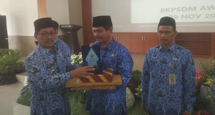 Seribu Lebih PNS Naik Pangkat, Bupati Apresiasi BKPSDM Awards