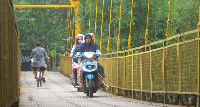 Jembatan Kuning Makin Kokoh, Warga Desa Sarajaya Tak Perlu Memutar Lagi