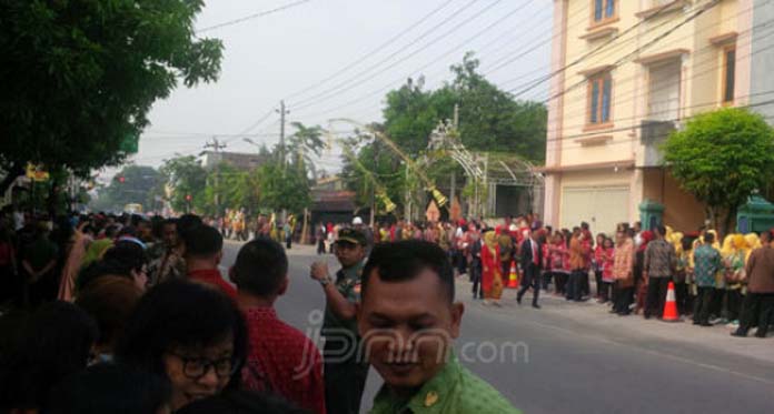 Jalan Menuju Graha Saba Dipagari Ribuan Relawan Jokowi