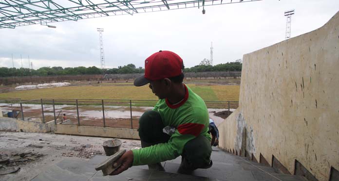 Siasati Pekerjaan saat Hujan, Renovasi Stadion Bima Tetap Jalan