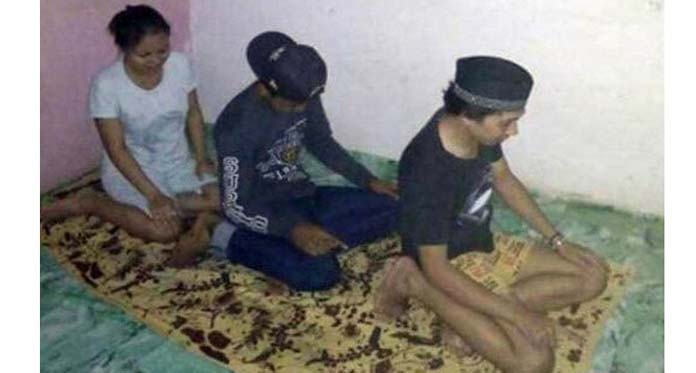 Katerlaluan! Tiga Remaja Ini Sengaja Lecehkan Cara Salat