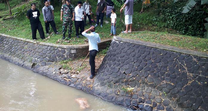 Warga Temukan Sosok Mayat Mengapung di Sungai Sindangjawa