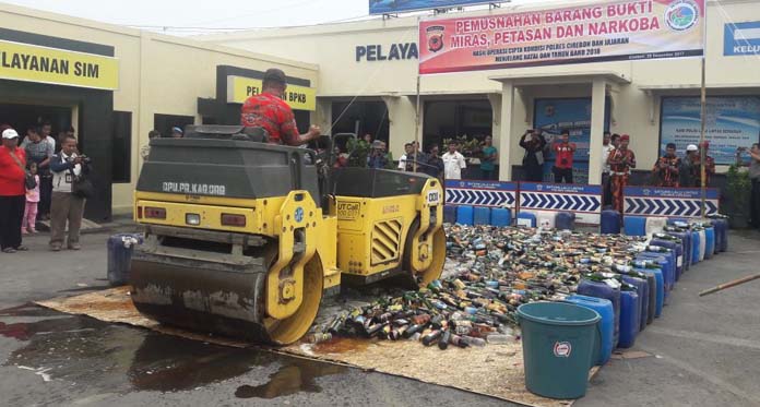 Polres Cirebon Musnahkan Narkoba dan Ribuan Botol Miras