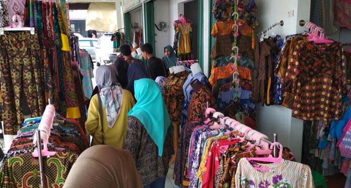 Liburan Natal, Pengunjung Pasar Batik Trusmi Meningkat