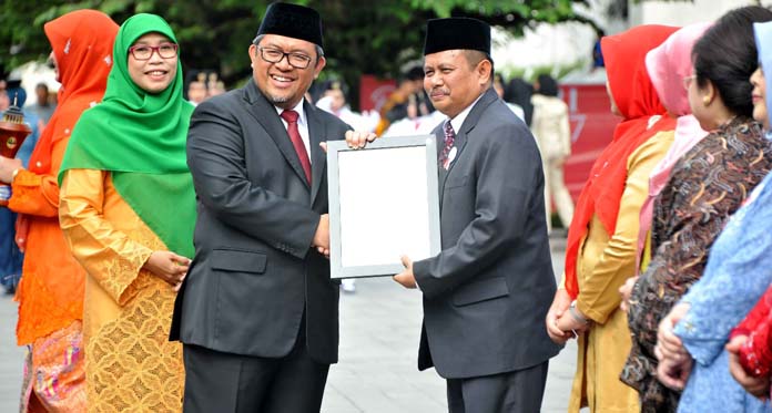 Peduli Disabilitas, Bupati Indramayu Raih Penghargaan