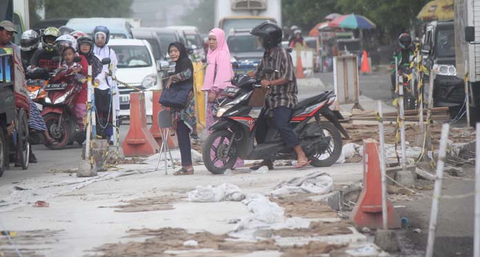 Warga Minta Petugas Pengurai Kemacetan di Lokasi Proyek Betonisasi Jl Cipto