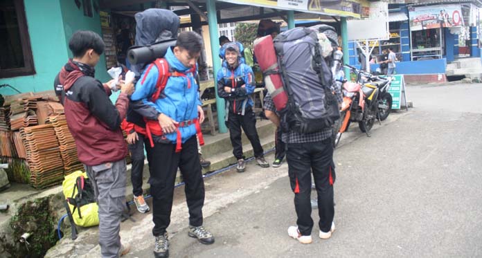 Rayakan Pergantian Tahun di Puncak Ciremai, Pendaki Sesaki Jalur Palutungan