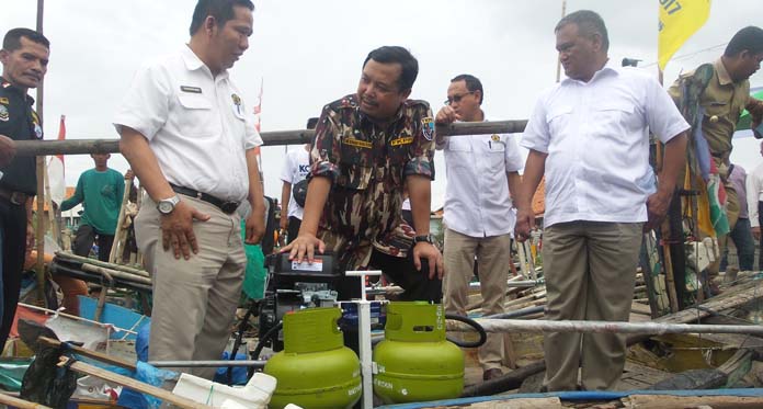 Lagi, Nelayan Cirebon Dapat Bantuan Mesin Perahu Bahan Bakar Gas