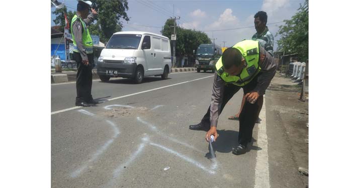 Hindari Angkot, Pemotor Tewas Tabrakan dengan Truk di Pantura