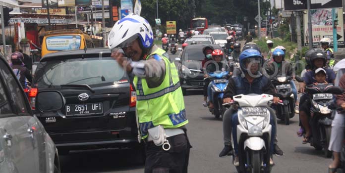 Libur Natal, Jalur Menuju Objek Wisata di Kuningan Padat