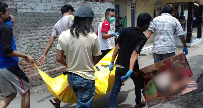 Warga Desa Sirnabaya Membusuk di Dalam Rumahnya Sendiri