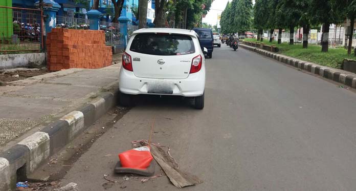 Rambu Lalu Lintas Dilanggar, Traffic Cone Dilindas
