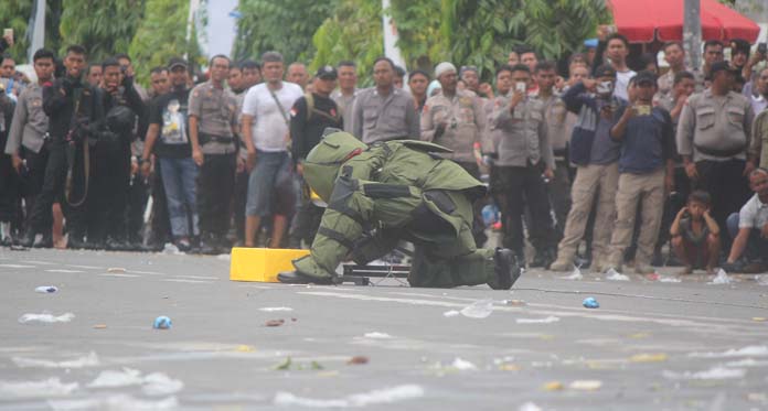 Situasi Jalan Siliwangi Mencekam,  Ada Bom dan Unjuk Rasa Anarkis