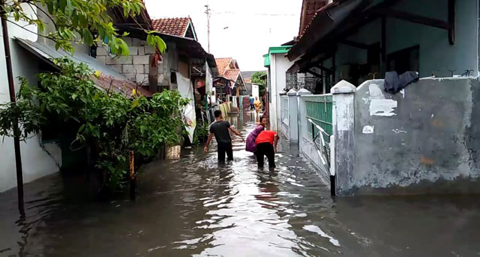 Terusan Pemuda-Cipto Banjir, di Sukapura Air Selutut