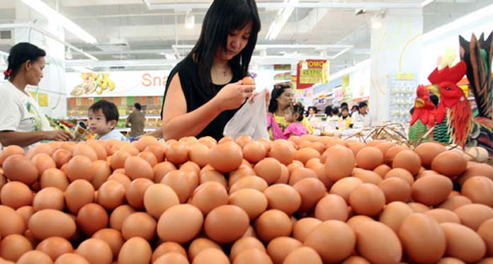 Harga Telur Ayam Terjun Bebas Rp13,800 per Kg