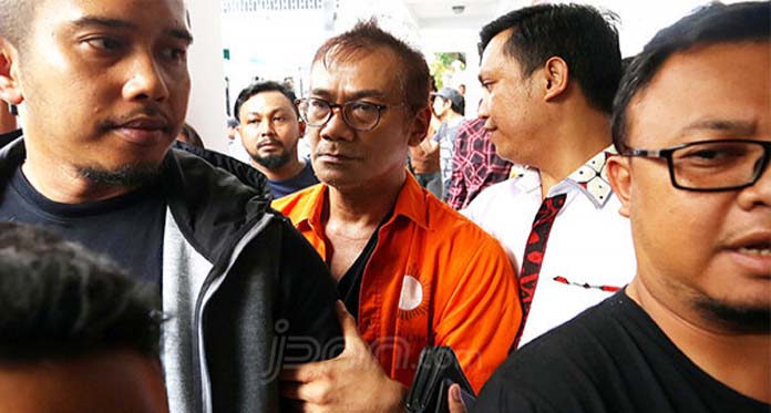 Tio Pakusadewo Dapat Sabu dari Orang Berinisial V