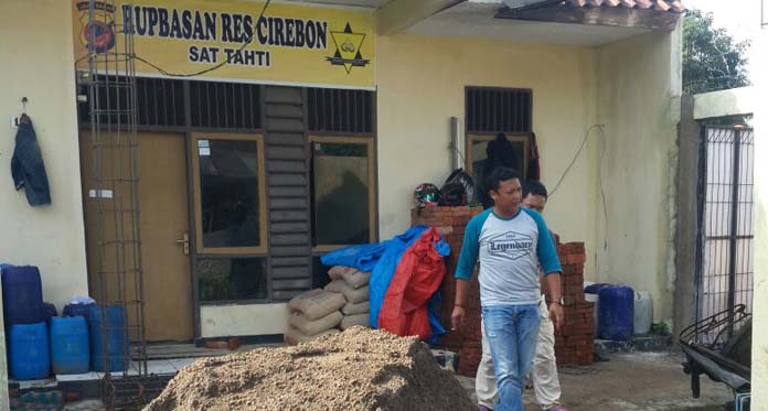 Gudang Miras Digerebek, Tim Tekab 852 Sita Puluhan Jeriken Tuak