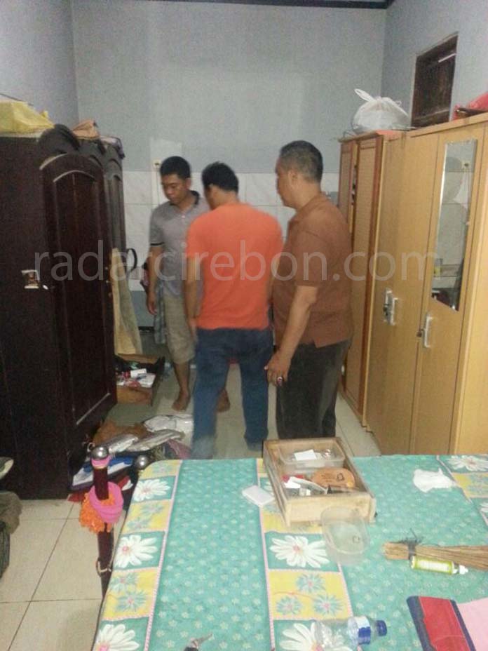 Perhiasan 70 Gram dan Rp50 Juta Milik Bos Batu Alam Raib