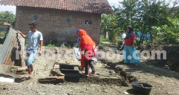 Gali Tanah Bikin Pondasi Rumah, Temukan Sumur dan Makam Tua