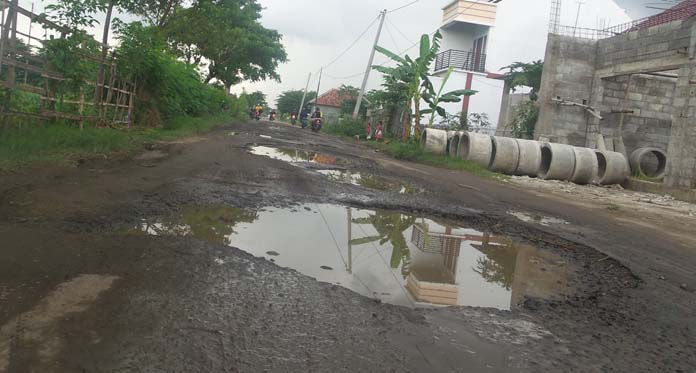 Banyak Jalan Rusak, Infrastruktur Wilayah Timur Cirebon Butuh Perhatian Lebih