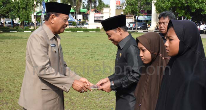 Pejabat Kemenag Majalengka Terima Satya Lencana dari Presiden RI