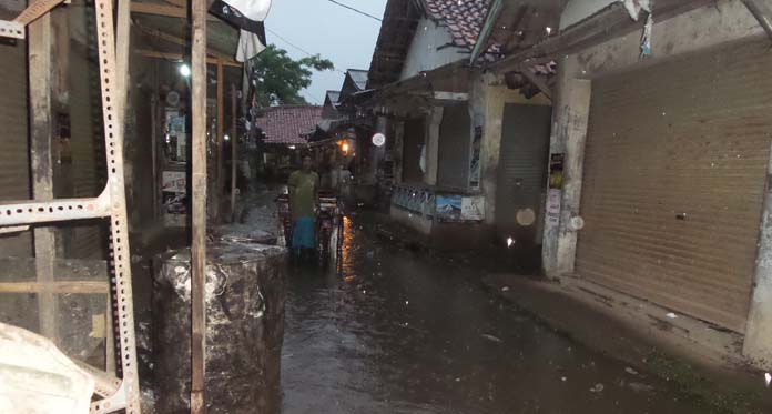 Pedagang Keluhkan Pengelolaan Pasar Mertapada Kulon