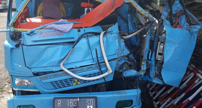 1 Penumpang Truk Asal Banjarnegara Tewas Kecelakaan di Tol Palikanci KM 201