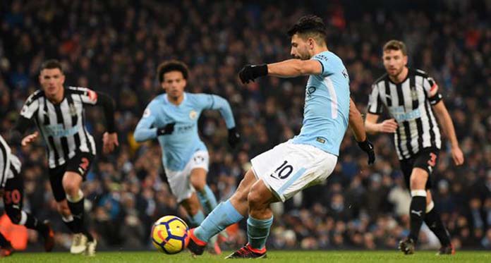 Aguero Cetak Hattrick, Manchester City Butuh 10 Kemenangan untuk Angkat Trofi