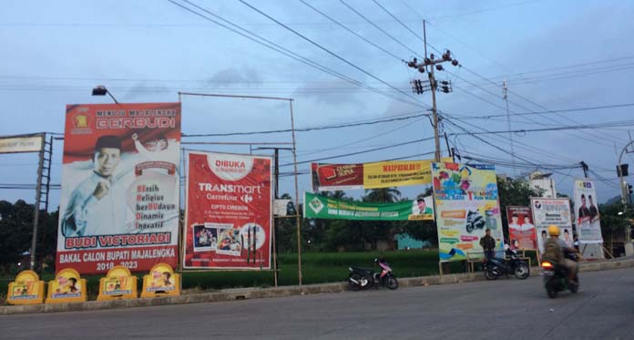 Atribut Calon Bertebaran di Jalan Protokol, Satpol PP Diminta untuk Menertibkan 