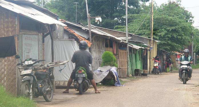 Warung Malam di Pinggir Sungai Kalijaga Bikin Resah Warga