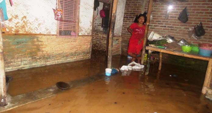 Malam-Malam Diterjang Banjir,  Ribuan Rumah Terendam