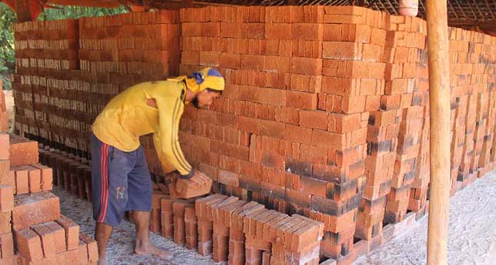 Curah Hujan Tinggi, Perajin Bata Merah Alami Paceklik 