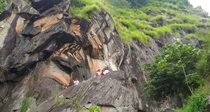 Jadi Potensi Wisata Baru di Cirebon, Ini Keindahan Alam Batu Lawang